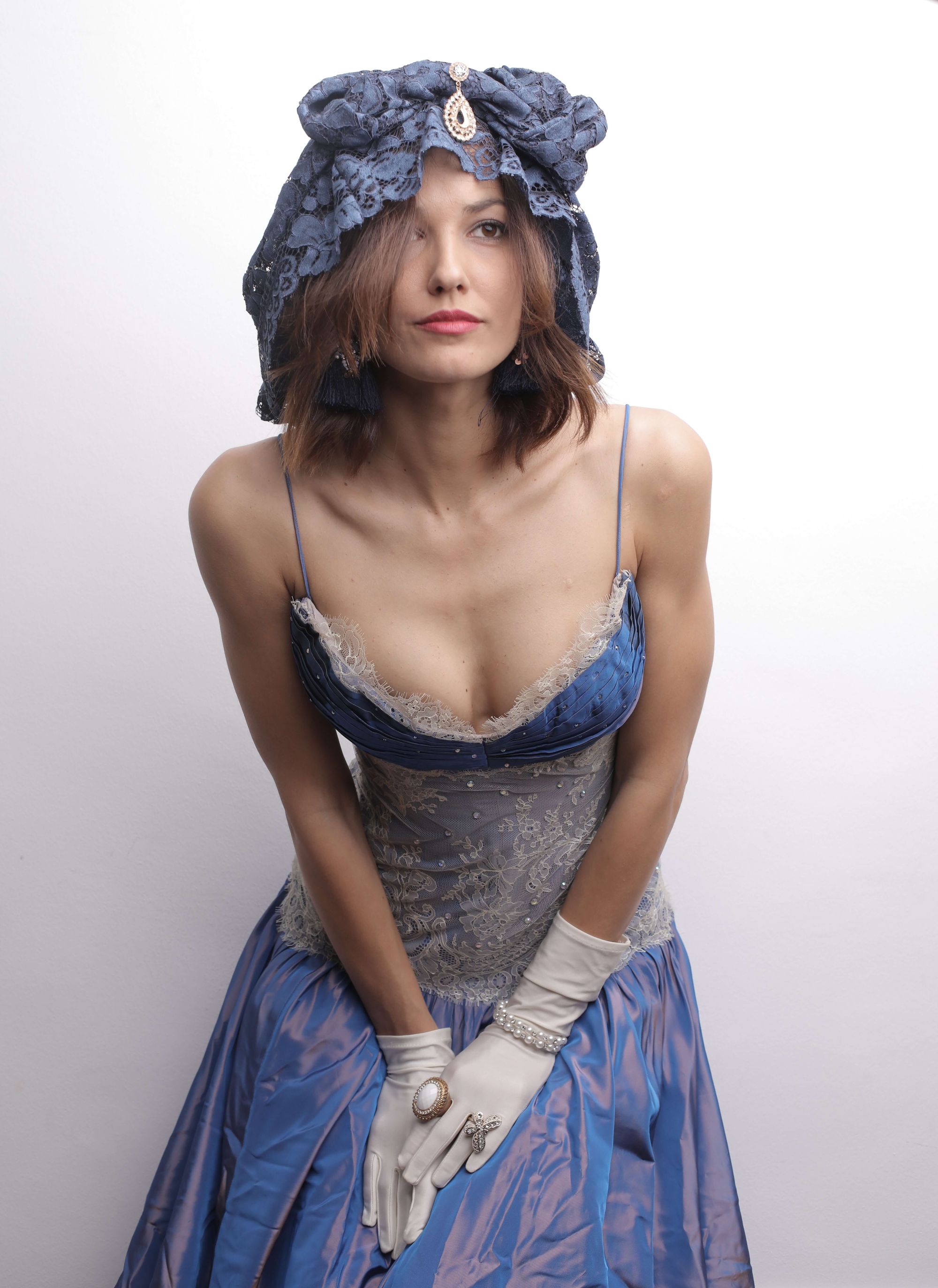 boho blue dress and hat
