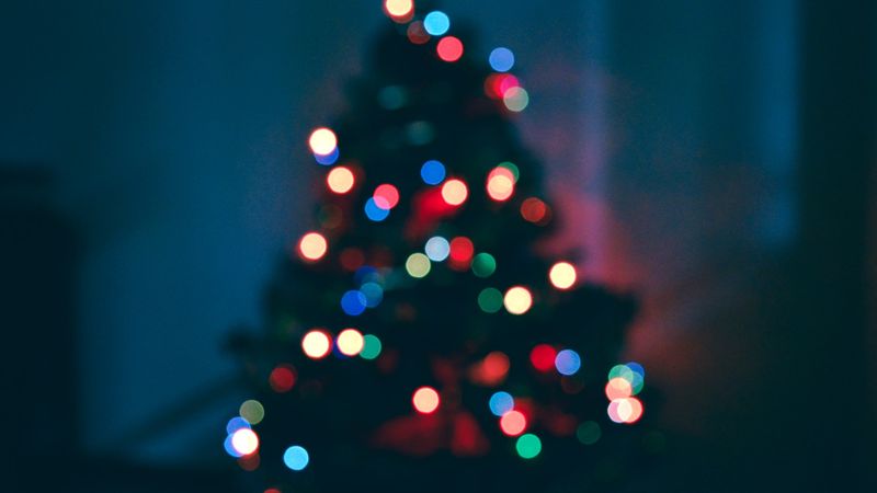 BLURRED CHRISTMAS TREE LIGHTS